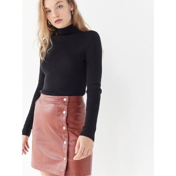 Urban Outfitters Faux Leather skirt with buttons size M - Picture 2 of 7